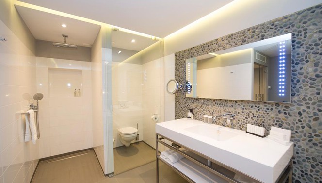 Salle de bains ouverte East Suite | Van der Valk Hotel Sassenheim